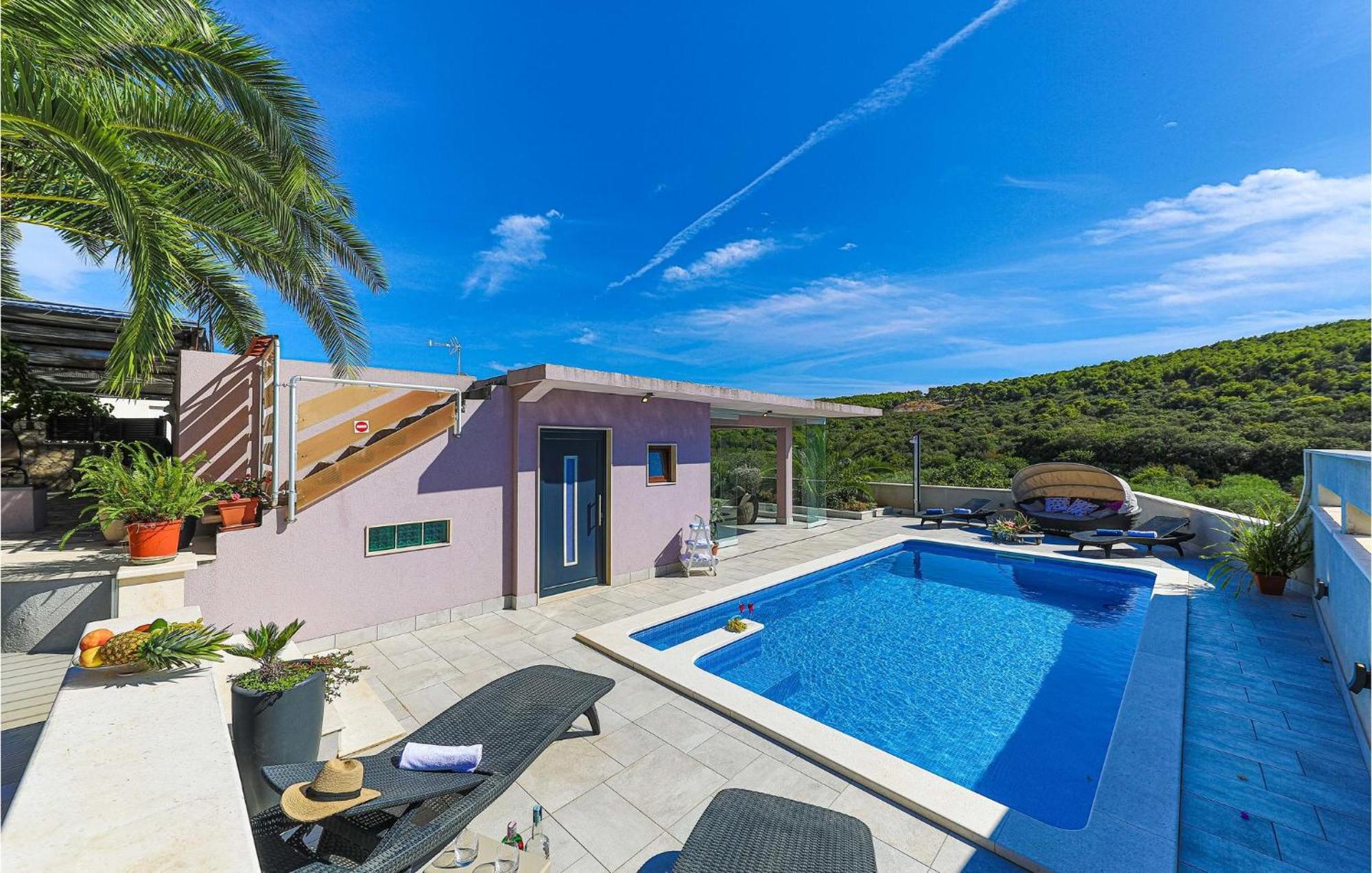 5 Bedroom Cozy Home In Okrug Donji Donji Okrug  Luaran gambar