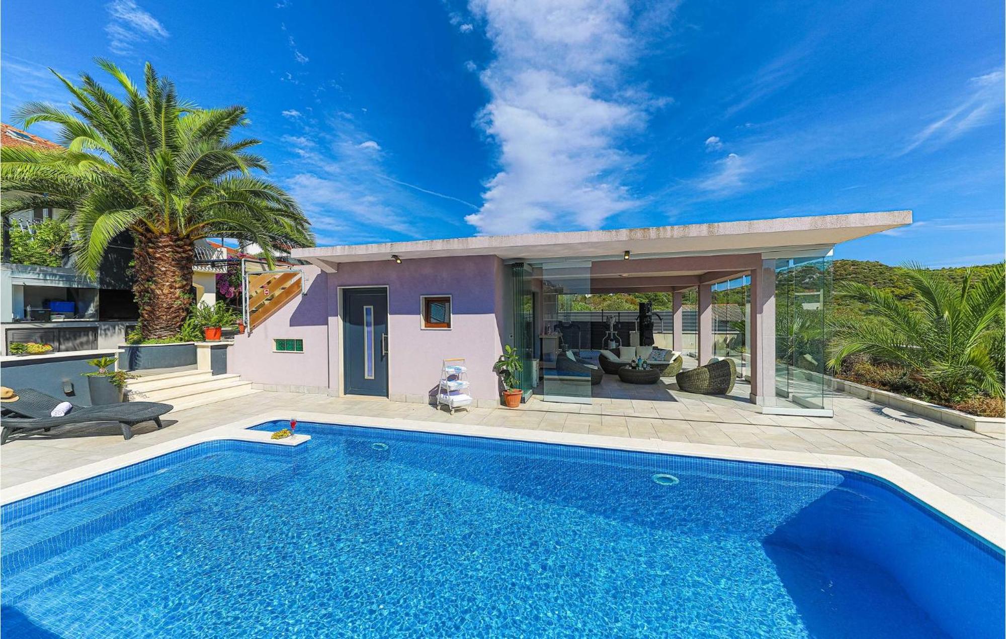 5 Bedroom Cozy Home In Okrug Donji Donji Okrug  Luaran gambar