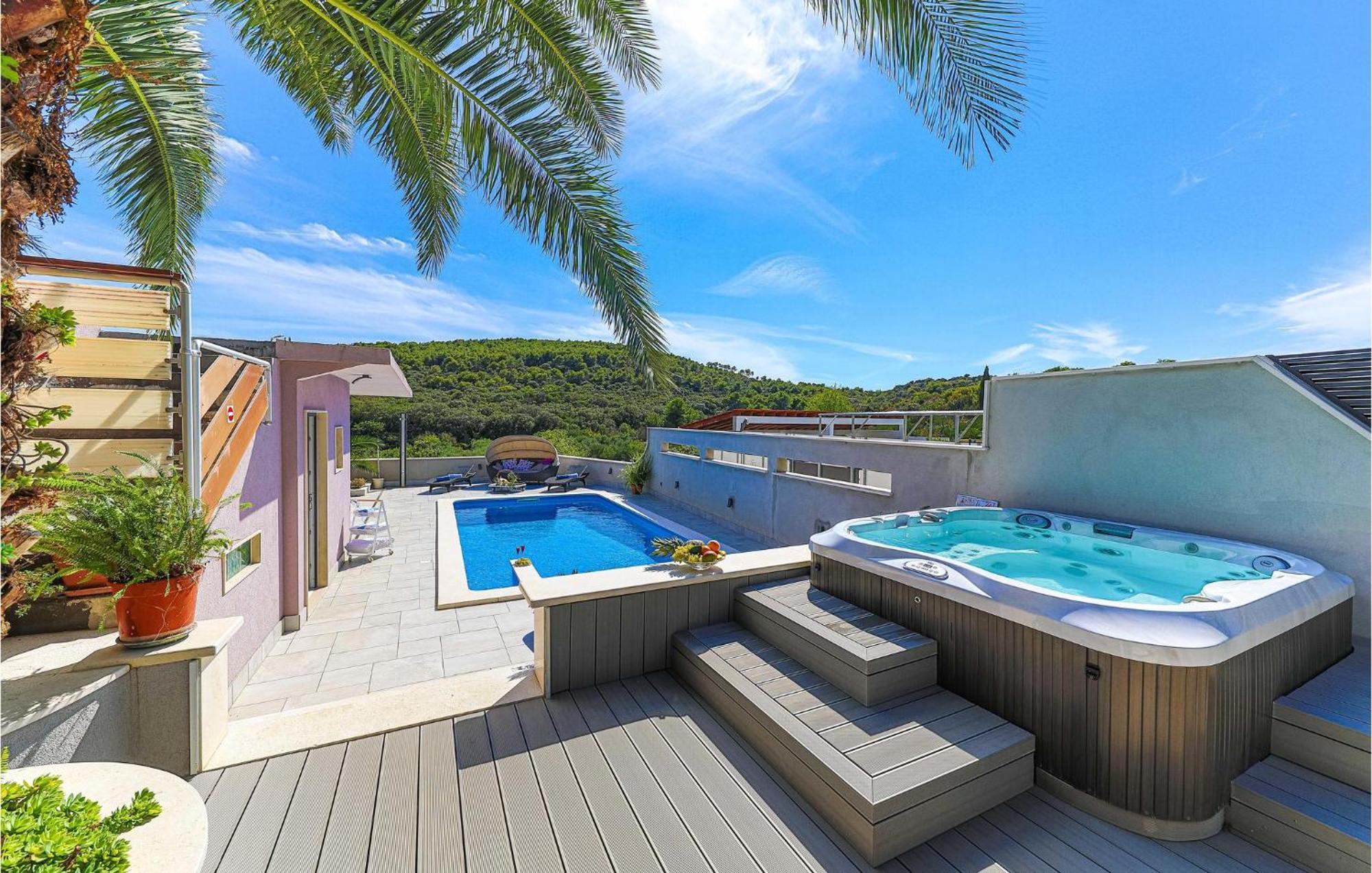 5 Bedroom Cozy Home In Okrug Donji Donji Okrug  Luaran gambar